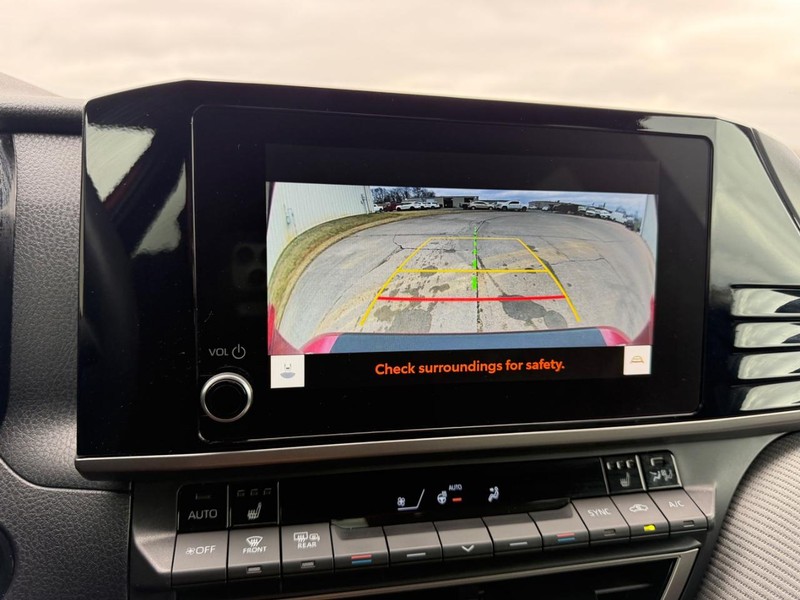 Toyota Camry Vehicle Full-screen Gallery Image 19