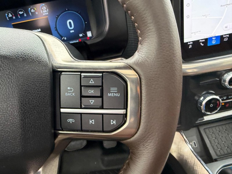 Ford F-150 Vehicle Full-screen Gallery Image 12