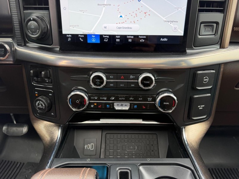 Ford F-150 Vehicle Full-screen Gallery Image 14