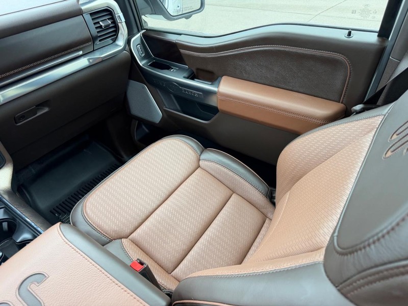 Ford F-150 Vehicle Full-screen Gallery Image 16