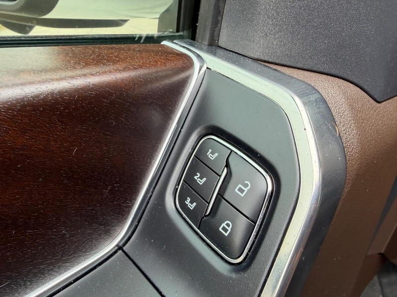 Ford F-150 Vehicle Full-screen Gallery Image 18