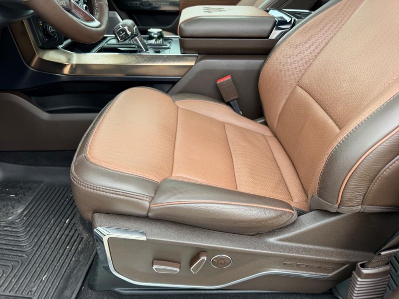 Ford F-150 Vehicle Full-screen Gallery Image 19