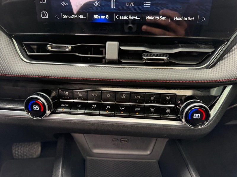 Chevrolet Equinox Vehicle Full-screen Gallery Image 15