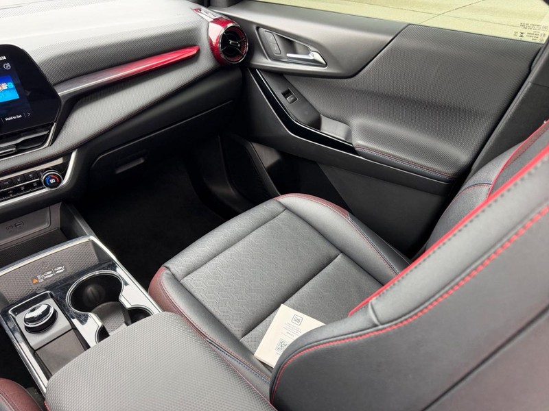 Chevrolet Equinox Vehicle Full-screen Gallery Image 17