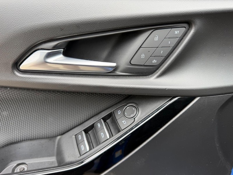 Chevrolet Equinox Vehicle Full-screen Gallery Image 18