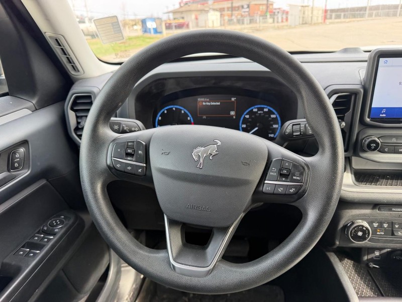 Ford Bronco Sport Vehicle Full-screen Gallery Image 8