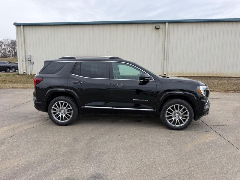 GMC Terrain Vehicle Full-screen Gallery Image 2