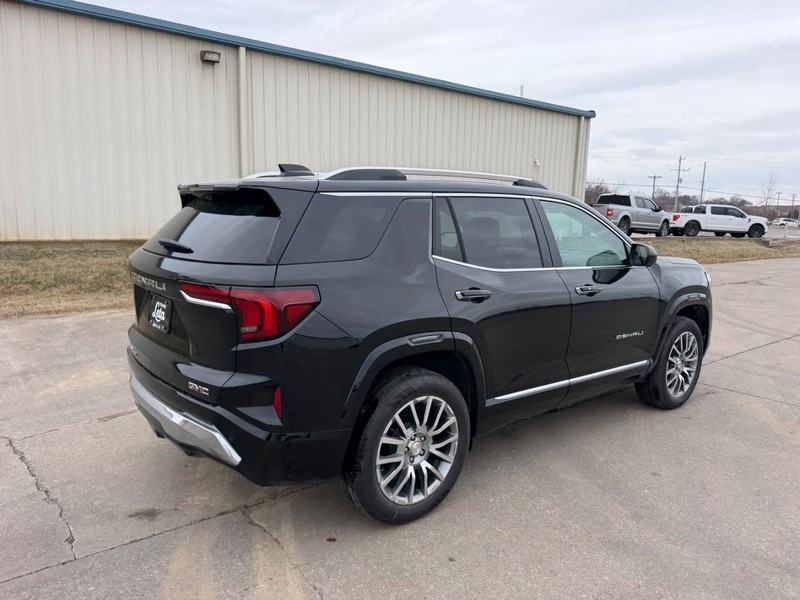 GMC Terrain Vehicle Full-screen Gallery Image 3