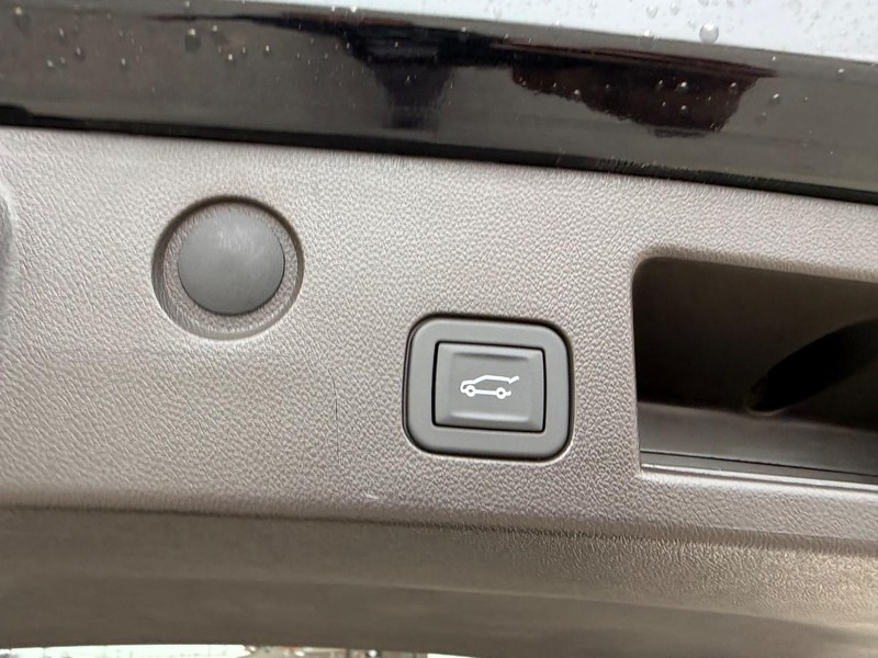 GMC Terrain Vehicle Full-screen Gallery Image 6