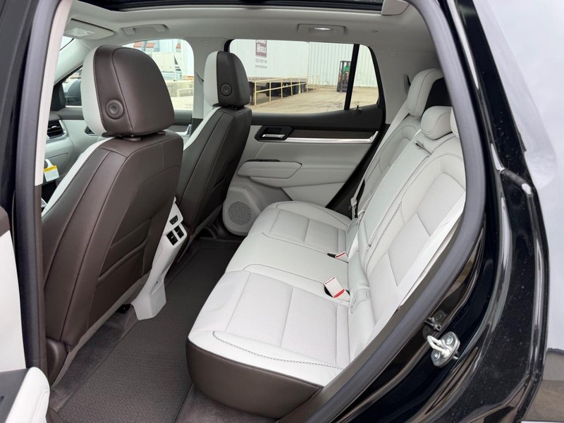 GMC Terrain Vehicle Full-screen Gallery Image 8