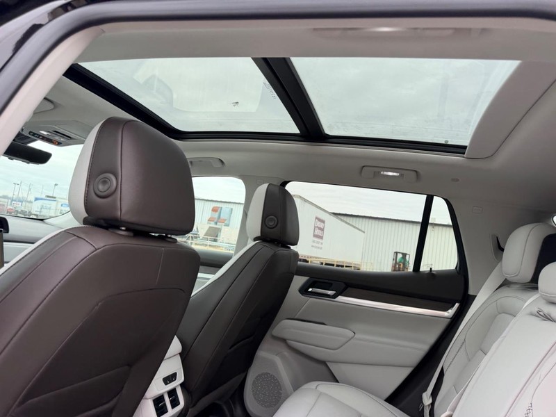 GMC Terrain Vehicle Full-screen Gallery Image 9