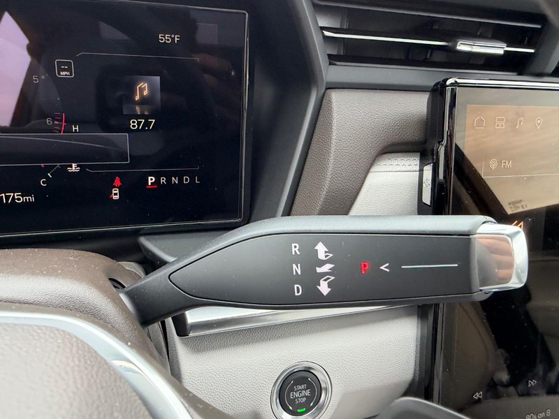 GMC Terrain Vehicle Full-screen Gallery Image 14