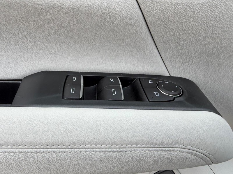 GMC Terrain Vehicle Full-screen Gallery Image 18