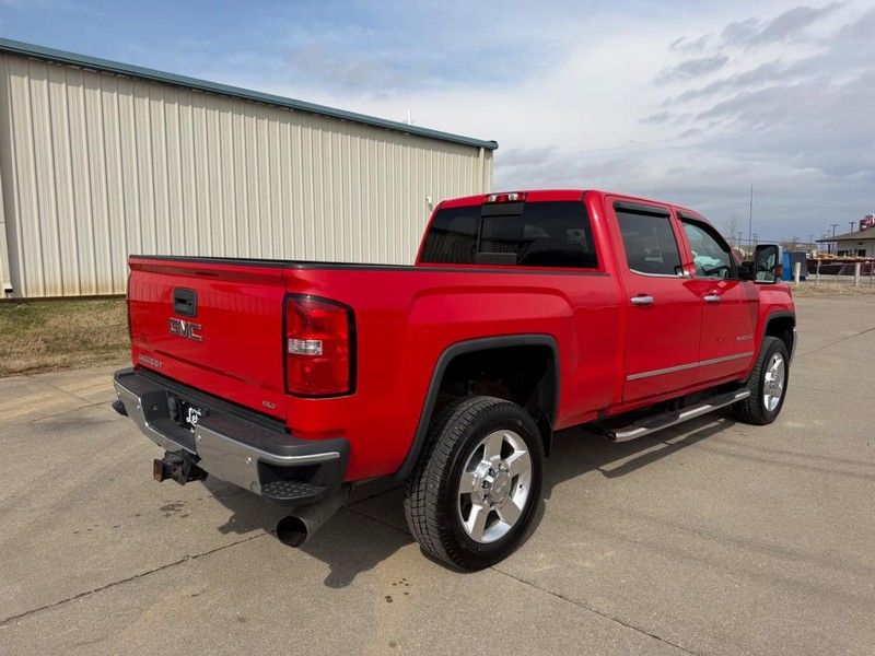 GMC Sierra 2500HD Vehicle Full-screen Gallery Image 3
