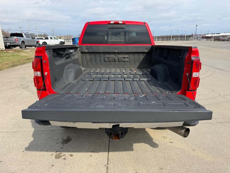 GMC Sierra 2500HD Vehicle Full-screen Gallery Image 5