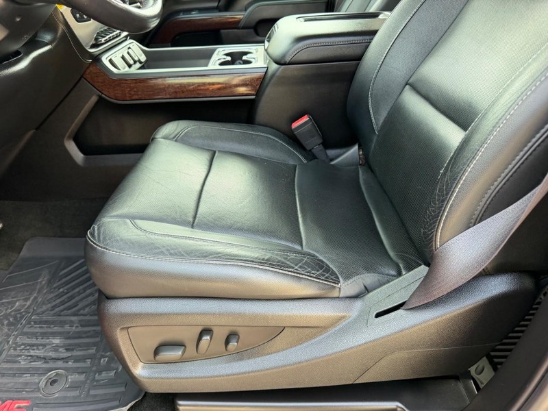 GMC Sierra 2500HD Vehicle Full-screen Gallery Image 17