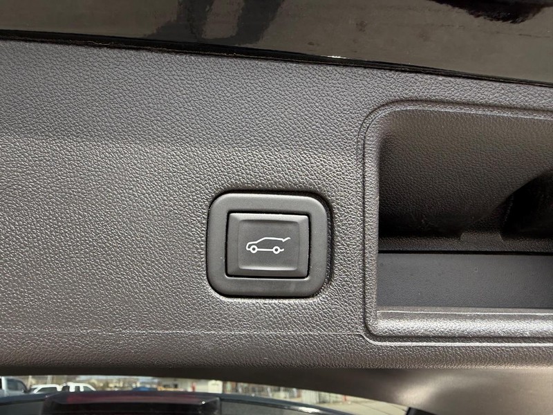 GMC Terrain Vehicle Full-screen Gallery Image 6