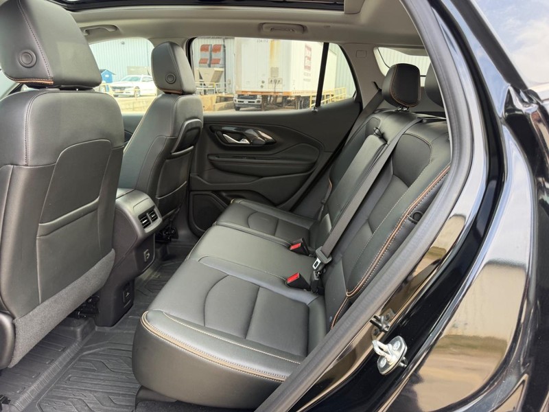 GMC Terrain Vehicle Full-screen Gallery Image 8