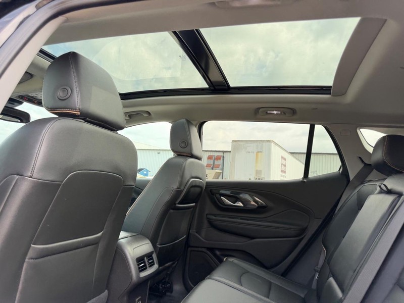 GMC Terrain Vehicle Full-screen Gallery Image 9