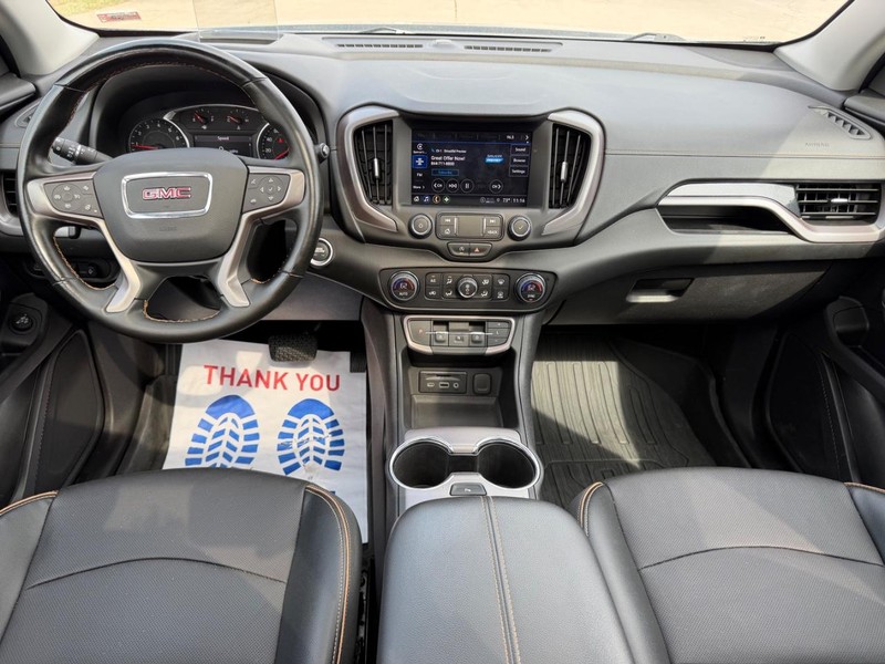 GMC Terrain Vehicle Full-screen Gallery Image 10