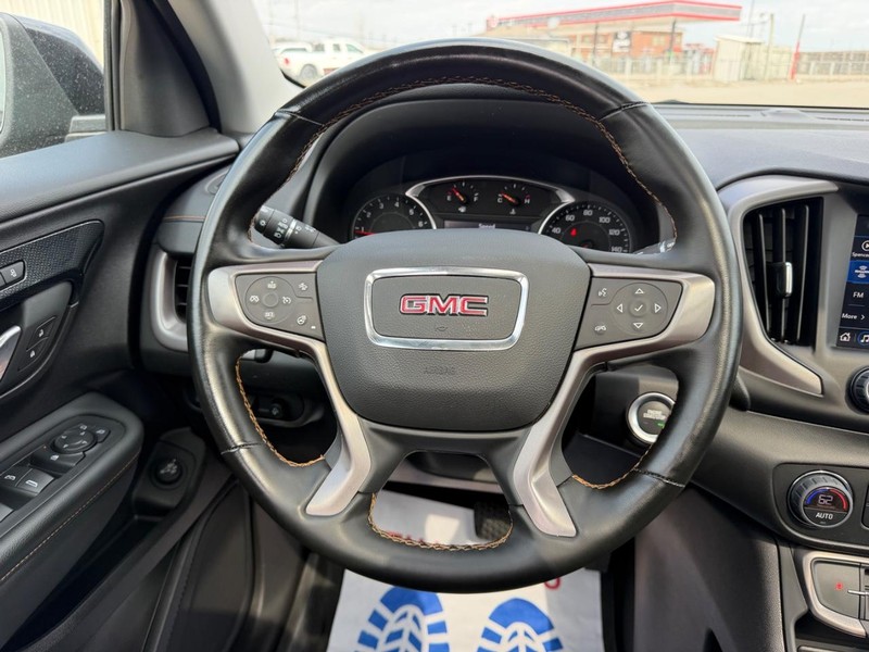 GMC Terrain Vehicle Full-screen Gallery Image 11