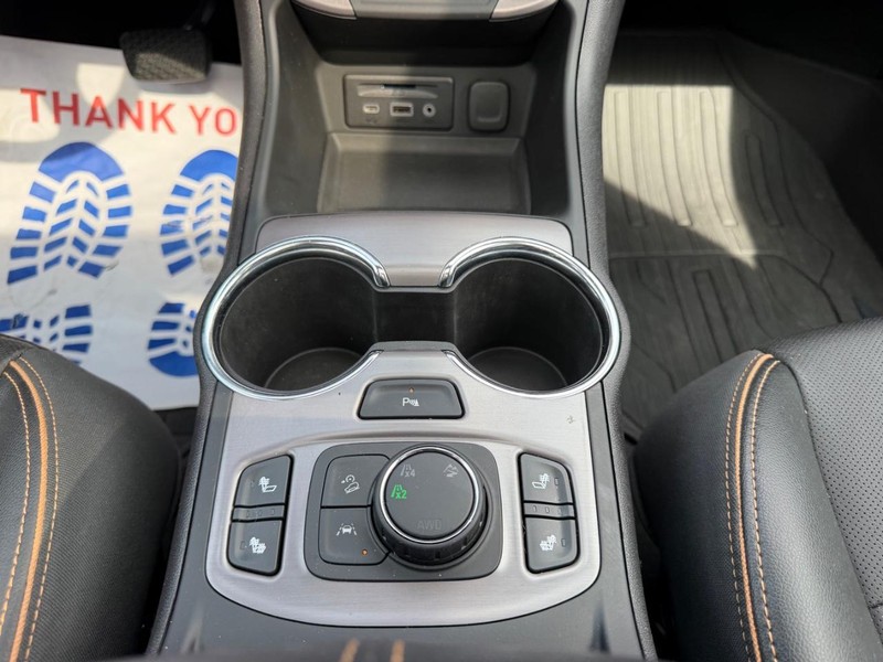 GMC Terrain Vehicle Full-screen Gallery Image 16