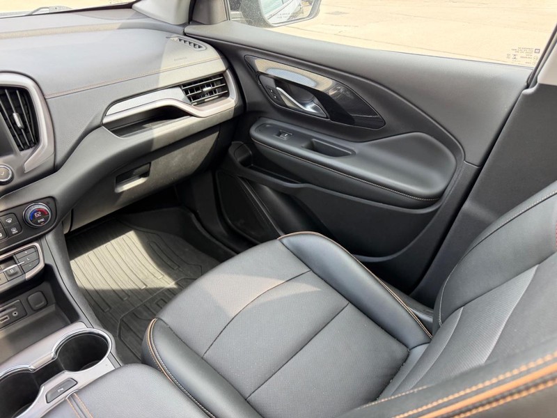 GMC Terrain Vehicle Full-screen Gallery Image 17
