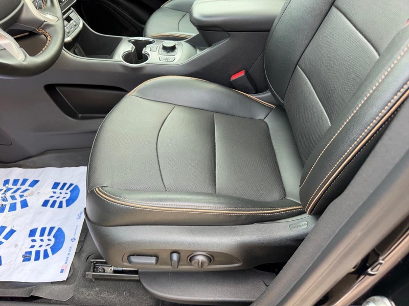 GMC Terrain Vehicle Full-screen Gallery Image 20