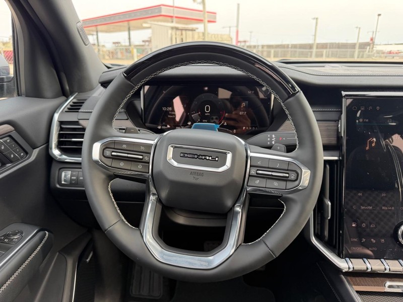 GMC Acadia Vehicle Full-screen Gallery Image 13