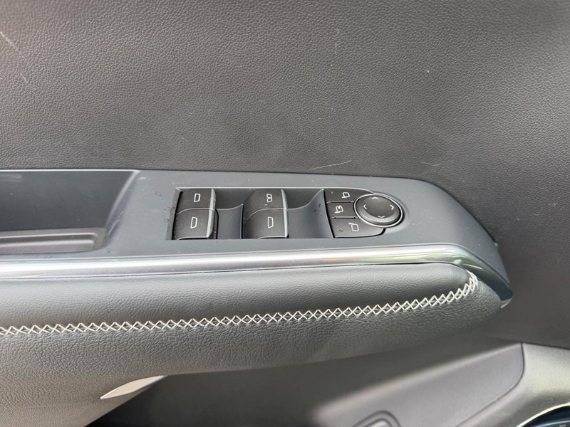 GMC Acadia Vehicle Full-screen Gallery Image 20