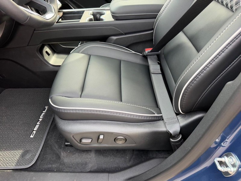 GMC Acadia Vehicle Full-screen Gallery Image 22