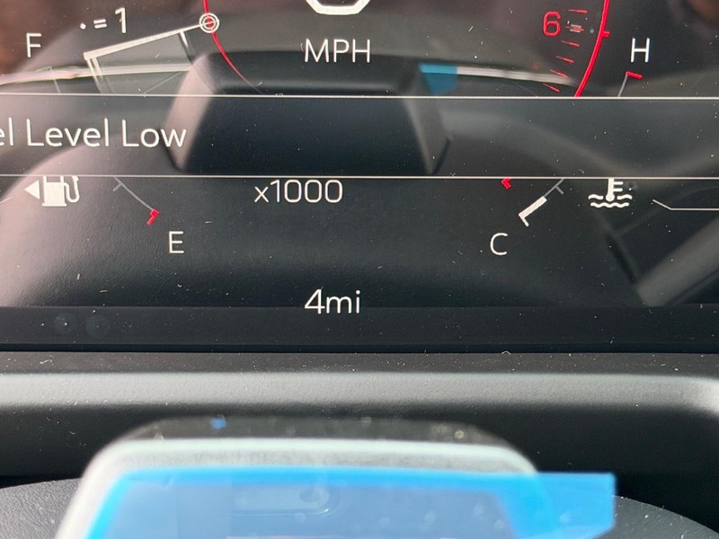 GMC Acadia Vehicle Full-screen Gallery Image 23