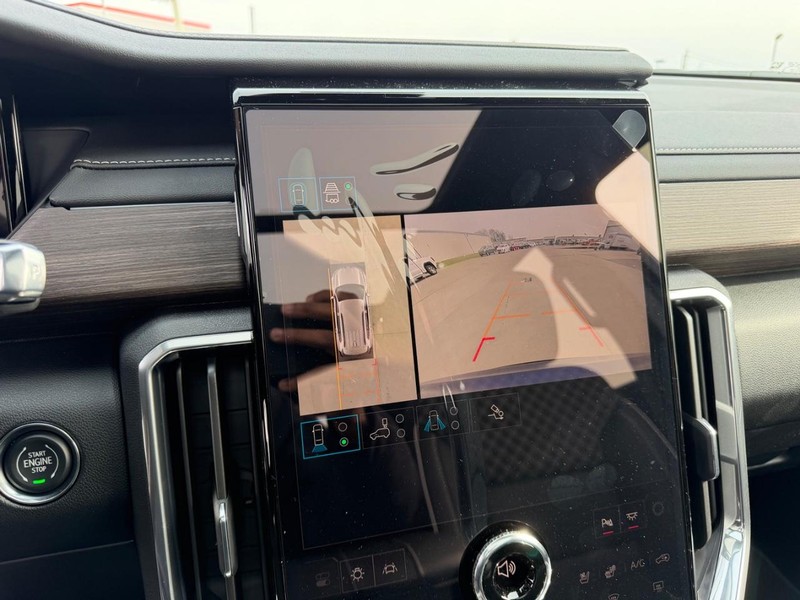 GMC Acadia Vehicle Full-screen Gallery Image 24