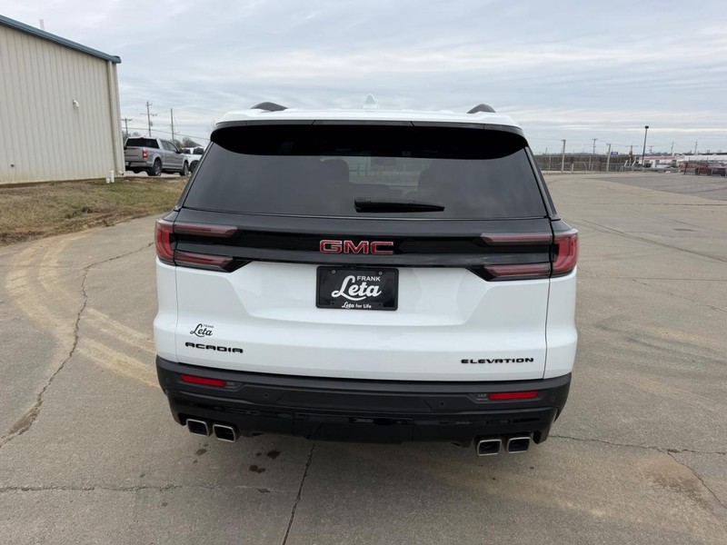 GMC Acadia Vehicle Full-screen Gallery Image 4