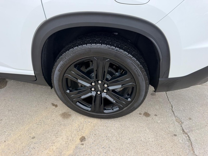 GMC Acadia Vehicle Full-screen Gallery Image 7