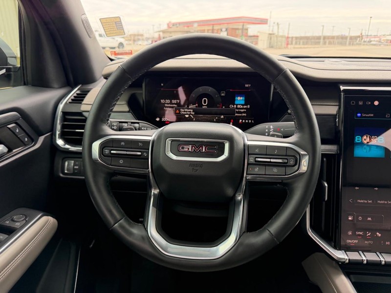 GMC Acadia Vehicle Full-screen Gallery Image 12