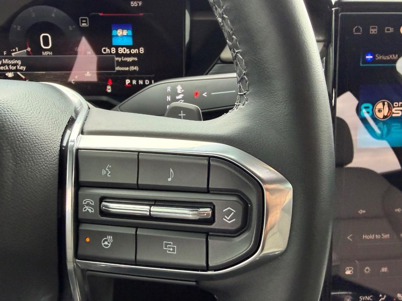 GMC Acadia Vehicle Full-screen Gallery Image 14