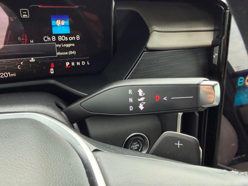 GMC Acadia Vehicle Full-screen Gallery Image 15