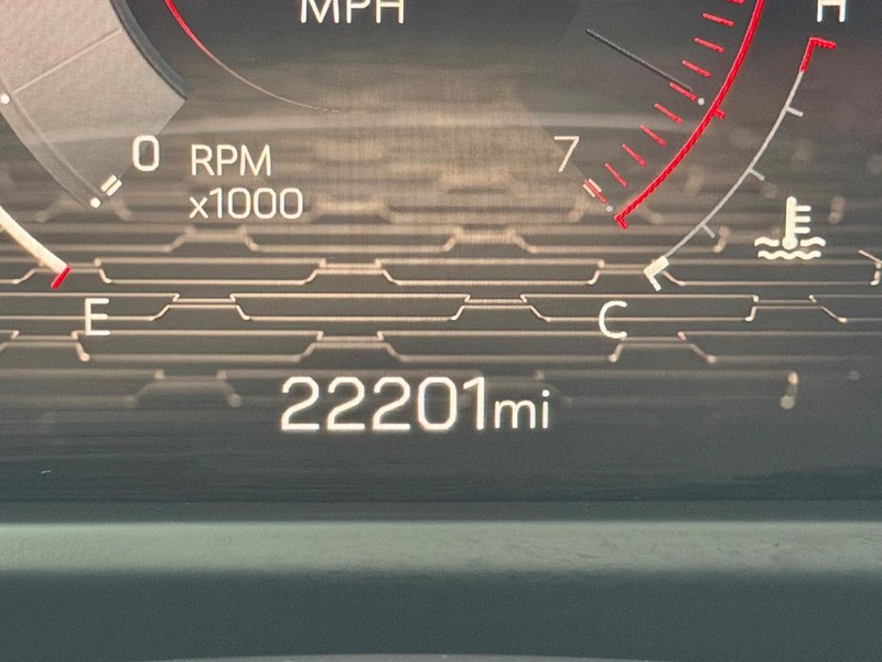 GMC Acadia Vehicle Full-screen Gallery Image 21