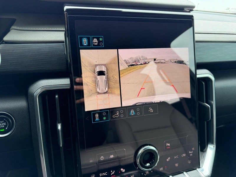 GMC Acadia Vehicle Full-screen Gallery Image 22