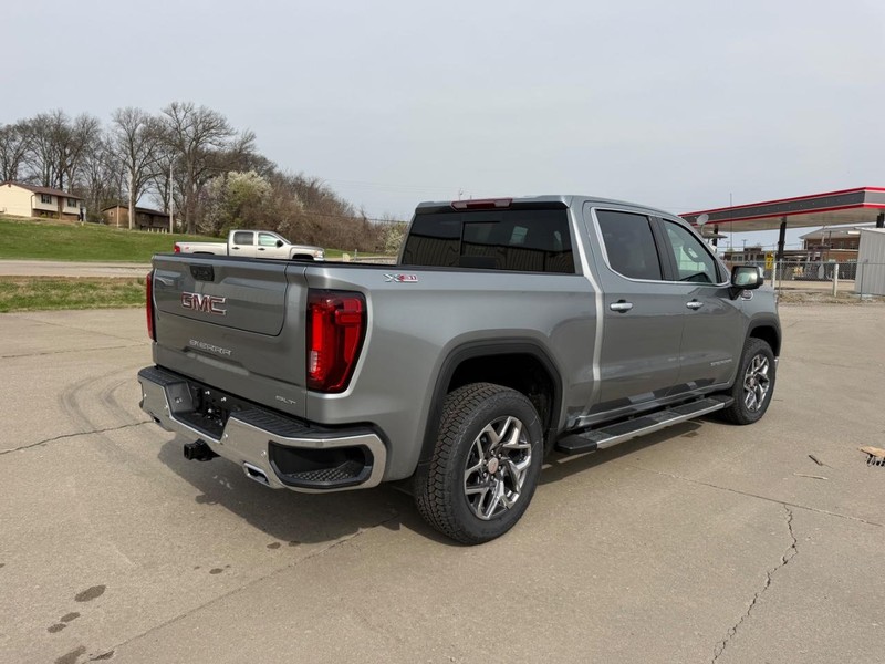 GMC Sierra 1500 Vehicle Full-screen Gallery Image 3