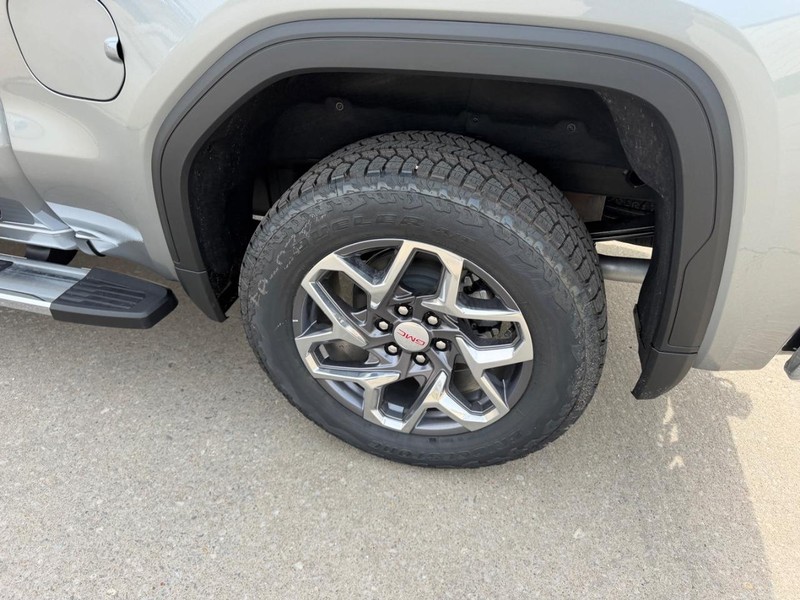 GMC Sierra 1500 Vehicle Full-screen Gallery Image 6