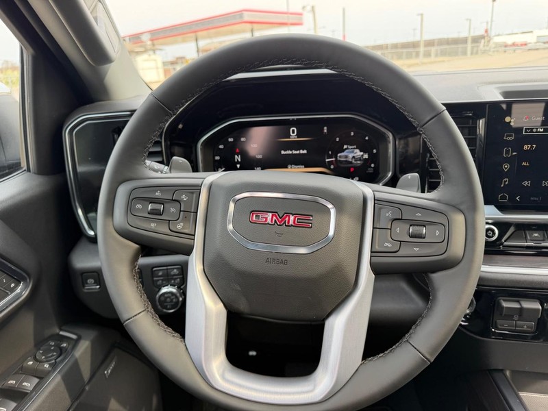 GMC Sierra 1500 Vehicle Full-screen Gallery Image 9