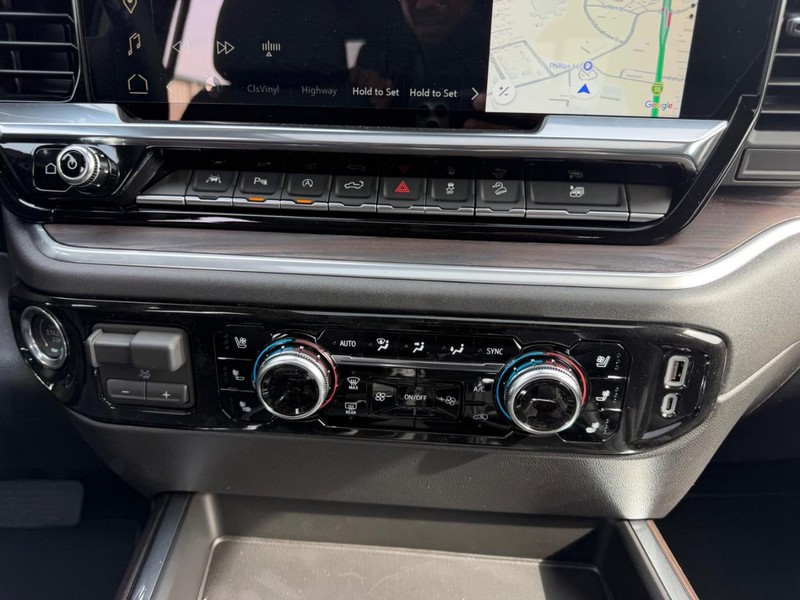 GMC Sierra 1500 Vehicle Full-screen Gallery Image 13