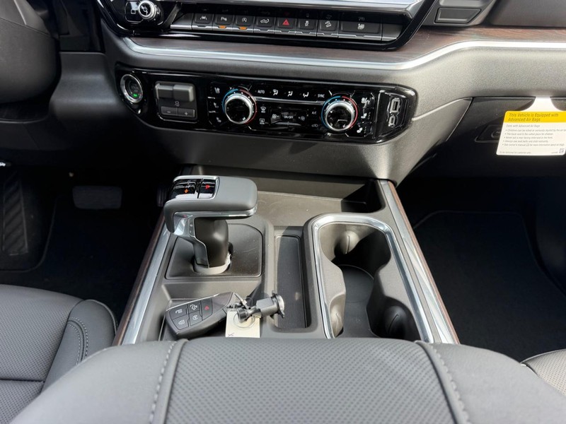 GMC Sierra 1500 Vehicle Full-screen Gallery Image 14