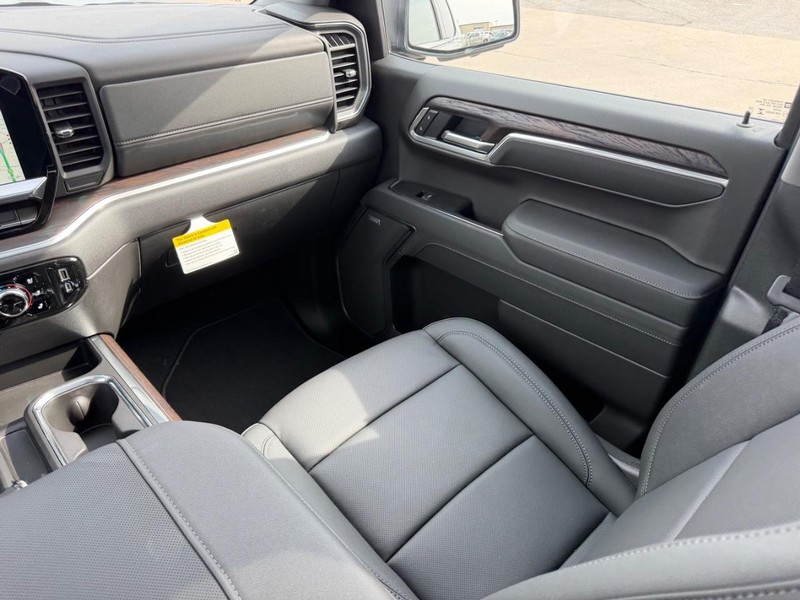 GMC Sierra 1500 Vehicle Full-screen Gallery Image 15