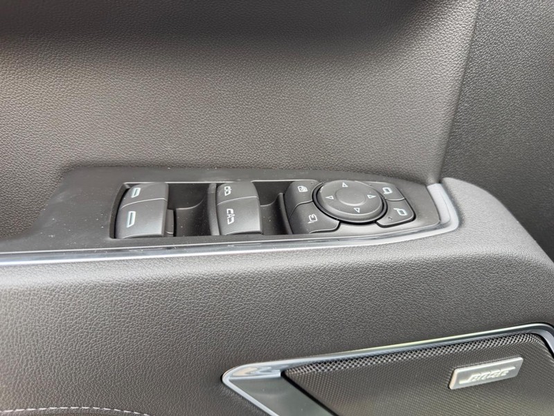 GMC Sierra 1500 Vehicle Full-screen Gallery Image 16