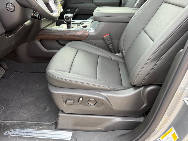 GMC Sierra 1500 Vehicle Full-screen Gallery Image 18