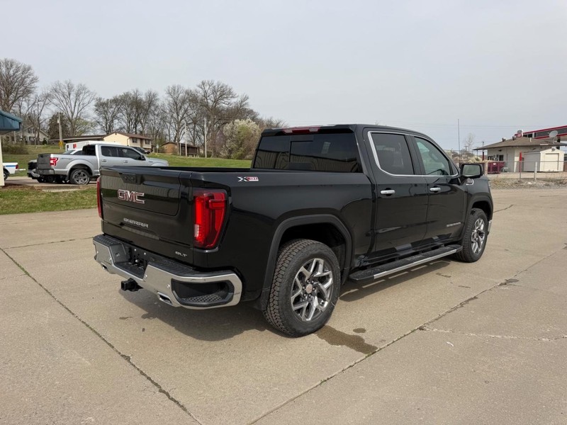 GMC Sierra 1500 Vehicle Full-screen Gallery Image 3