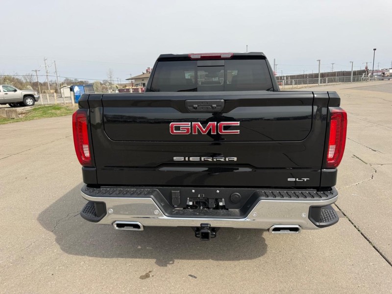 GMC Sierra 1500 Vehicle Full-screen Gallery Image 4